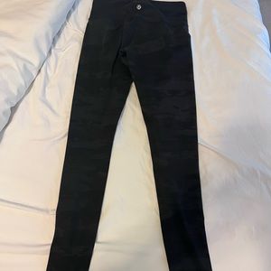 Lululemon camo wunder under tight